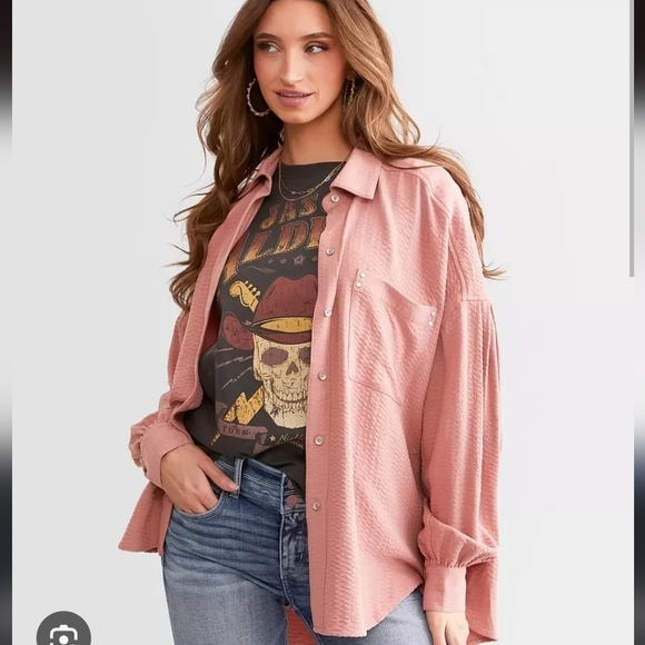 BKE Ash Rose Oversized Button Front Top Blouse Textured Material Size Small NWT - Picture 1 of 7